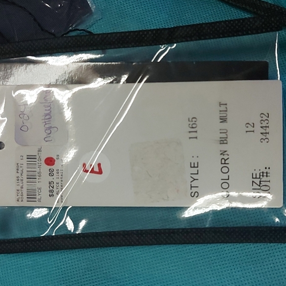 GRAD DRESS - Picture 2 of 4